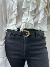 Load image into Gallery viewer, VSI ARIEL Cintura vegan nera mela fibbia bombata oro mezza luna artigianale Made in Italy