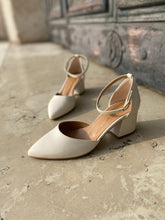 Load image into Gallery viewer, APRIL