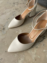 Load image into Gallery viewer, APRIL