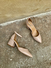 Load image into Gallery viewer, APRIL