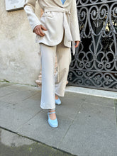 Load image into Gallery viewer, DAISY