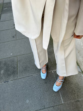 Load image into Gallery viewer, DAISY