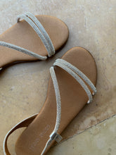 Load image into Gallery viewer, FLORA