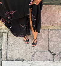 Load image into Gallery viewer, VSI ORY Sandali vegan neri mais cut-out tacco largo cinturino Made in Italy