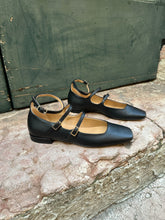 Load image into Gallery viewer, HOLLY