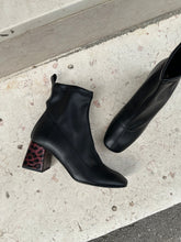 Load image into Gallery viewer, NESSA