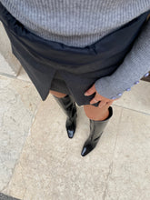 Load image into Gallery viewer, VSI NITA Stivali vegan neri lucidi tacco largo punta zip made in Italy