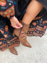 Load image into Gallery viewer, VSI STEFFIE Stivaletto vegan marrone arricciato punta Made in Italy