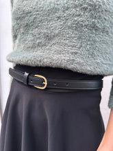 Load image into Gallery viewer, VSI ISILI Cintura vegan nera mela fibbia oro artigianale Made in Italy