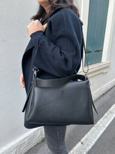 Load image into Gallery viewer, VSI SERIS Borsa vegan nera tracolla removibile regolabile made in Italy