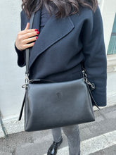Load image into Gallery viewer, VSI SERIS Borsa vegan nera tracolla removibile regolabile made in Italy