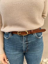 Load image into Gallery viewer, VSI TRINITY Cintura vegan marrone mais fibbia oro ovale allungata artigianale Made in Italy