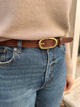 Load image into Gallery viewer, VSI TRINITY Cintura vegan marrone mais fibbia oro ovale allungata artigianale Made in Italy