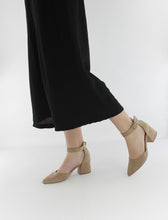 Load image into Gallery viewer, APRIL