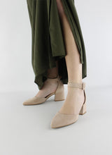 Load image into Gallery viewer, APRIL