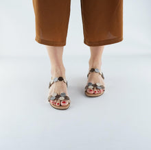 Load image into Gallery viewer, CLARI