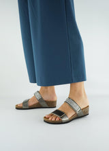 Load image into Gallery viewer, CORA