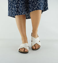 Load image into Gallery viewer, FIFI