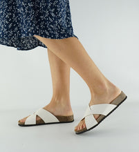 Load image into Gallery viewer, FIFI