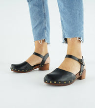 Load image into Gallery viewer, KARI