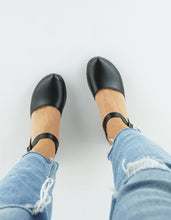 Load image into Gallery viewer, KARI