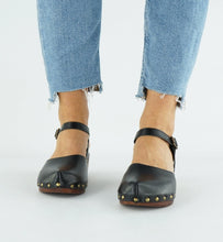 Load image into Gallery viewer, KARI