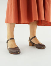 Load image into Gallery viewer, KARI