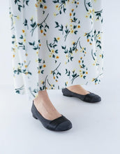 Load image into Gallery viewer, MIA