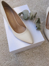 Load image into Gallery viewer, MOON