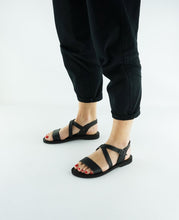 Load image into Gallery viewer, TITI