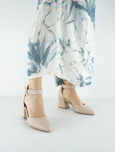 Load image into Gallery viewer, APRIL