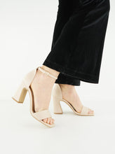 Load image into Gallery viewer, NELLY