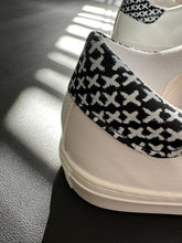 Load image into Gallery viewer, BLINK