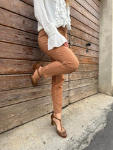 Load image into Gallery viewer, CLIO