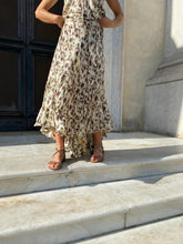 Load image into Gallery viewer, VESTA