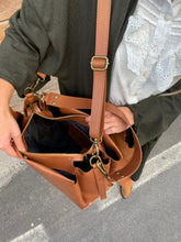 Load image into Gallery viewer, FLO