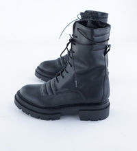 Load image into Gallery viewer, LEVI