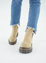 Load image into Gallery viewer, BYRON