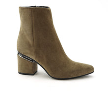 Load image into Gallery viewer, NAILA
