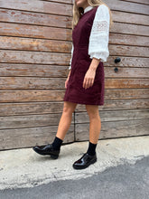 Load image into Gallery viewer, CLASSY
