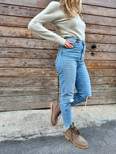 Load image into Gallery viewer, DAFNE
