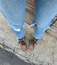 Load image into Gallery viewer, DAFNE
