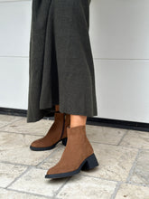 Load image into Gallery viewer, LANNA
