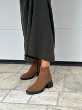 Load image into Gallery viewer, LANNA
