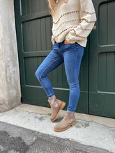 Load image into Gallery viewer, SYDNEY
