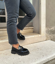 Load image into Gallery viewer, DRESDA
