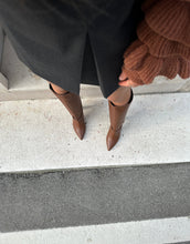 Load image into Gallery viewer, VENIA
