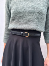 Load image into Gallery viewer, VSI ISILI Cintura vegan nera mela fibbia oro artigianale Made in Italy
