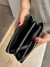 Load image into Gallery viewer, LANDI
