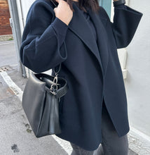 Load image into Gallery viewer, VSI SERIS Borsa vegan nera tracolla removibile regolabile made in Italy
